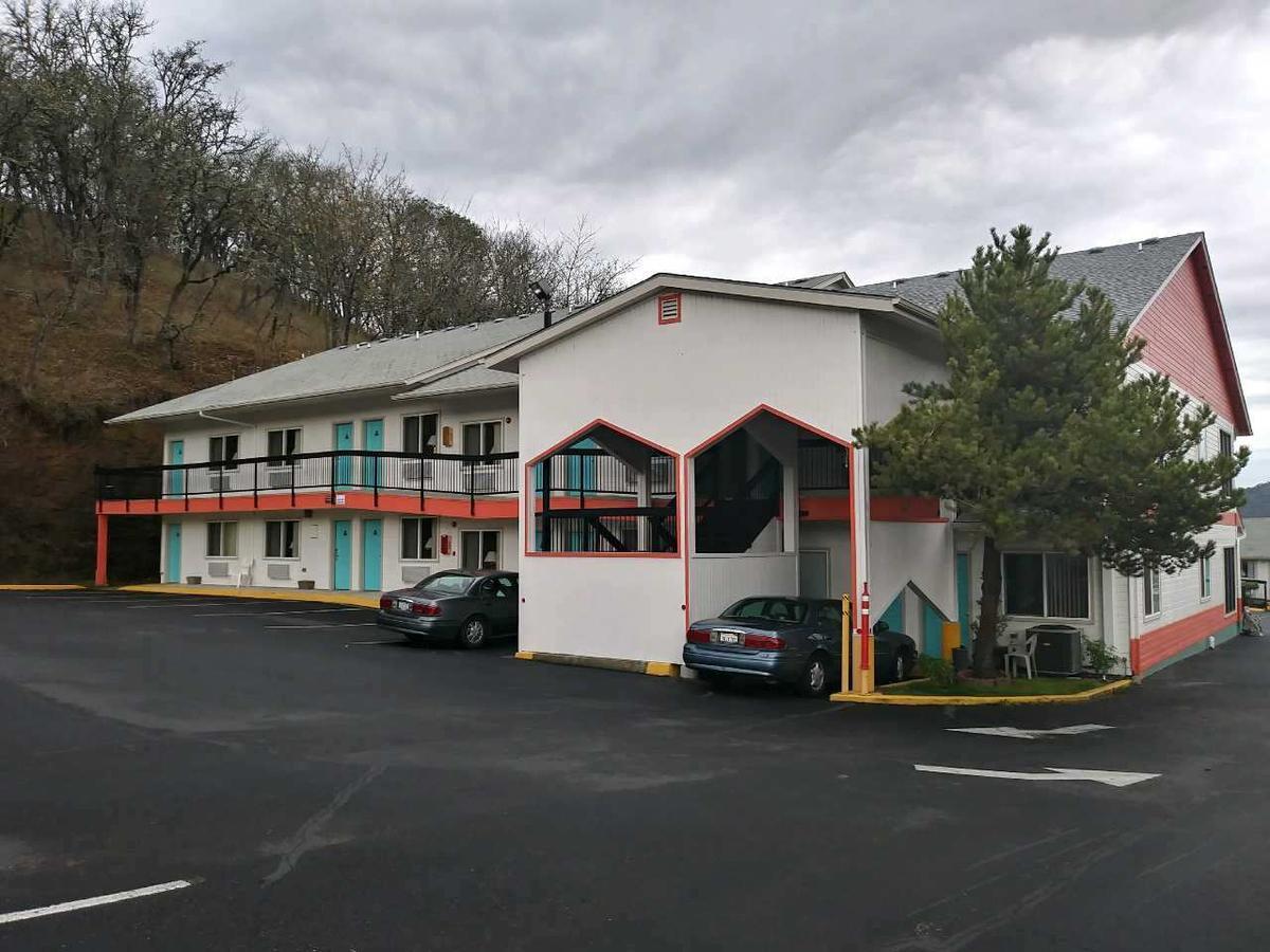 Howard Johnson By Wyndham Роузбърг Екстериор снимка