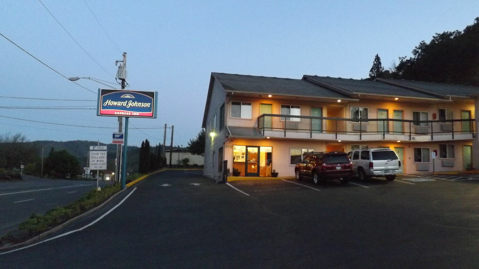 Howard Johnson By Wyndham Роузбърг Екстериор снимка